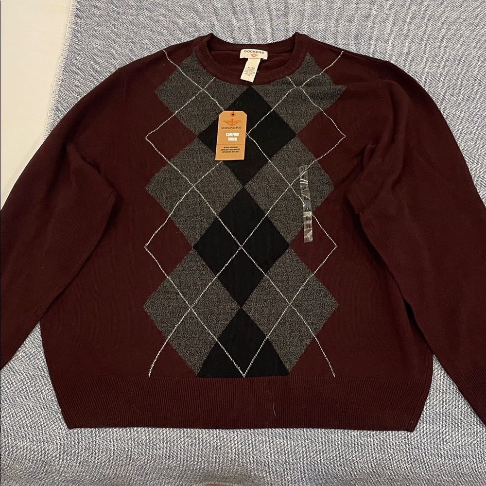 Dockers Burgundy Argyle Crewneck Sweater with Gray Diamond Pattern
